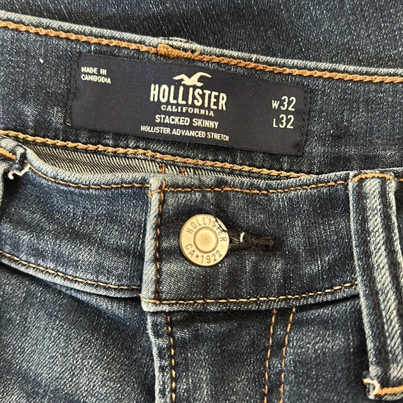 ❌SOLD❌Hollister Stacked Skinny Jeans Ripped - Picture 4 of 7